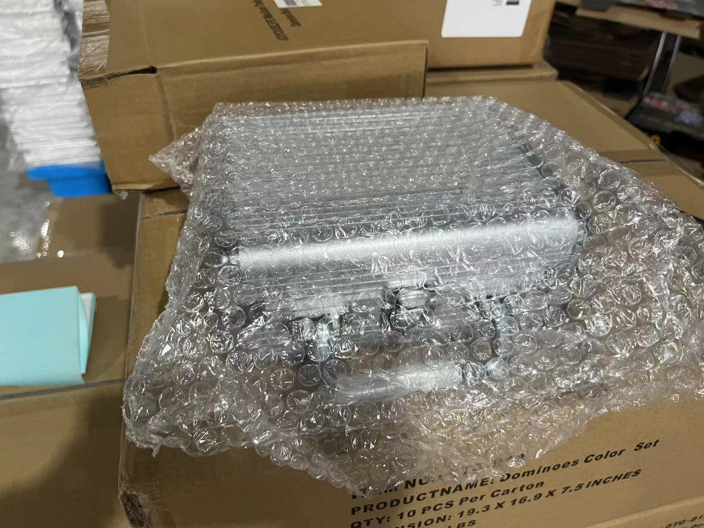 Aluminum Case Mexican Train Dominoes Set With Trains & Score Pads