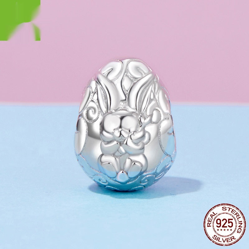 Egg shaped bead with engraved bunny in 925 silver